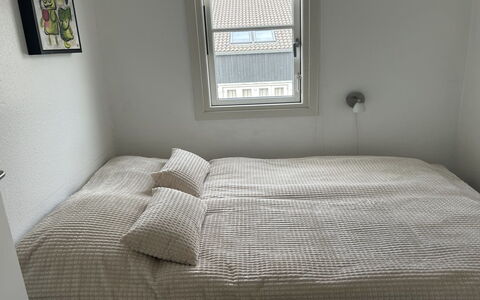 Idunn - 100M to the Fjord: Habitación, Cama, Lecho, Sábana, Linos, Suelo, Textil, Piso, Diseño De Interiores, Mueble