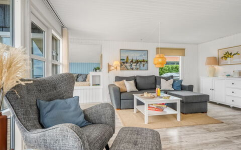 Pavo - 300M to the Fjord: Mueble, Madera, Diseño De Interiores, Piso, Sofá, Suelo, Casa, Sala, Techo