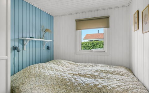 Pavo - 300M to the Fjord: Madera, Diseño De Interiores, Suelo, Piso, Habitación, Techo, Linos, Cama, Habitación, Lecho
