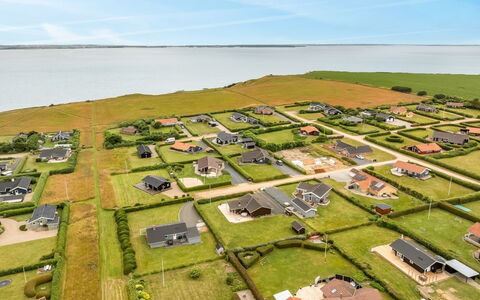 Pavo - 300M to the Fjord: Barrio Residencial, Casa, Casa, Techo, Paisaje, Vista Panorámica, Llanura, El Terreno Del Lote, Inmuebles, Suburbio