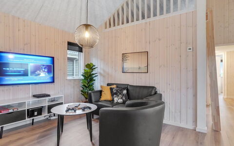 Sibbe - 500M to the Fjord: Diseño De Interiores, Madera, Techo, Piso, Casa, Suelo, Habitación, Mueble, Encendiendo, Sala