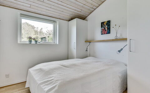 Sylvelin - 400M to the Fjord: Pared, Madera, Techo, Habitación, Diseño De Interiores, Piso, Cama, Suelo, Sábana, Lecho