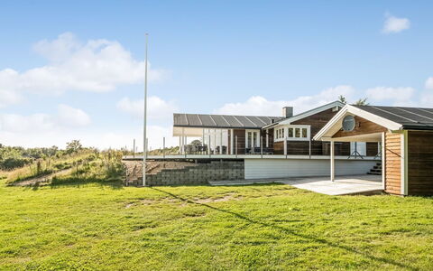 Eljas - 200M to the Fjord: Mueble, Diseño De Interiores, Piso, Madera, Suelo, Techo, Suelos De Madera, Silla, Mesa, Encendiendo