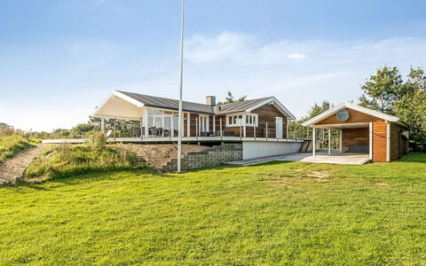 Eljas - 200M to the Fjord: Mueble, Diseño De Interiores, Piso, Madera, Suelo, Techo, Suelos De Madera, Silla, Mesa, Encendiendo