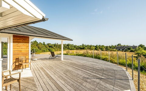 Eljas - 200M to the Fjord: Mueble, Diseño De Interiores, Piso, Madera, Suelo, Techo, Suelos De Madera, Silla, Mesa, Encendiendo