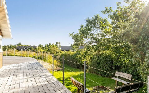 Eljas - 200M to the Fjord: Mueble, Diseño De Interiores, Piso, Madera, Suelo, Techo, Suelos De Madera, Silla, Mesa, Encendiendo