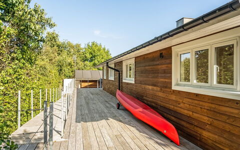 Eljas - 200M to the Fjord: Mueble, Diseño De Interiores, Piso, Madera, Suelo, Techo, Suelos De Madera, Silla, Mesa, Encendiendo