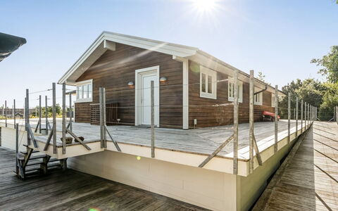 Eljas - 200M to the Fjord: Mueble, Diseño De Interiores, Piso, Madera, Suelo, Techo, Suelos De Madera, Silla, Mesa, Encendiendo