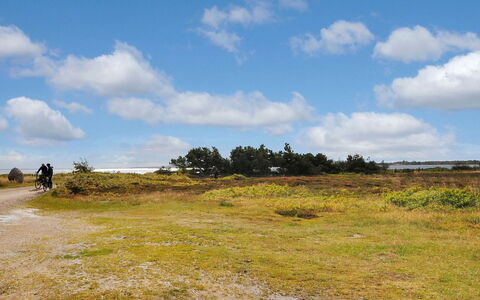 Kaleva - 200M to the Fjord: Cielo, Azul, Nube, Hierba, Entorno Natural, Vegetación, Pradera, Ecorregión, Horizonte, Paisaje Natural