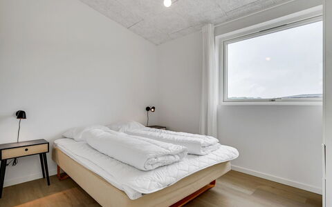Aatami - 500M from the Sea: Pared, Techo, Habitación, Suelo, Piso, Diseño De Interiores, Habitación, Cama, Departamento, Sábana