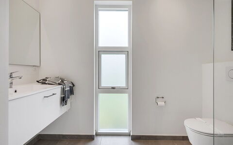 Aatami - 500M from the Sea: Piso, Pared, Baño, Diseño De Interiores, Suelo, Arreglo De Tubería, Techo, Baño, Encendiendo, Plomería