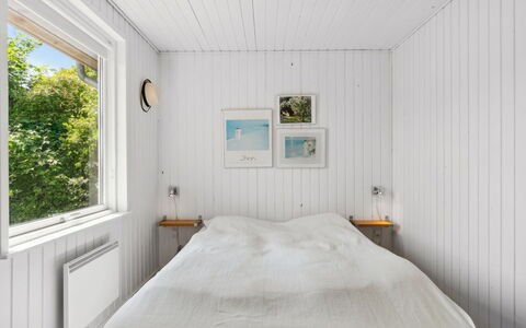 Gerhild - 300M from the Sea: Madera, Habitación, Techo, Piso, Suelo, Diseño De Interiores, Sábana, Lecho, Cama, Marco De La Cama