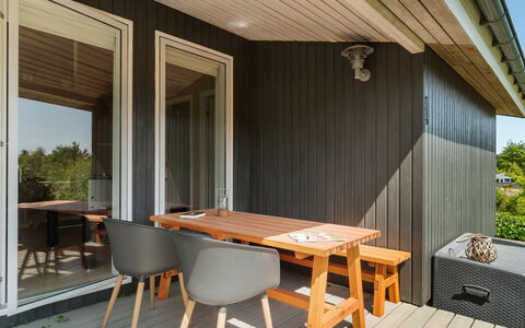 Gerhild - 300M from the Sea: Madera, Manchas De Madera, Madera Dura, Tablón, Mueble, Porche, Suelos De Madera, Silla, Cubierta, Sombra