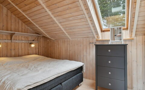 Stefani - 1Km from the Sea: Madera, Techo, Piso, Habitación, Diseño De Interiores, Suelo, Cama, Mueble, Casa, Habitación