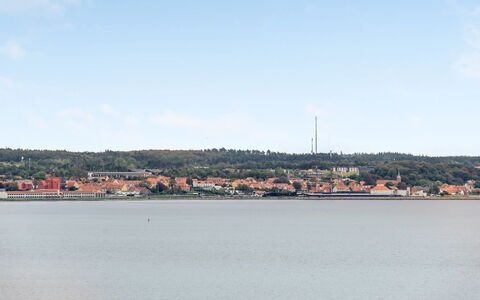 Eilen - 250M from the Sea: Madera, Techo, Casa, Cabaña, Puerta, Casa, Vía Muerta, El Terreno Del Lote, Edificios Del Jardín, Cobertizo