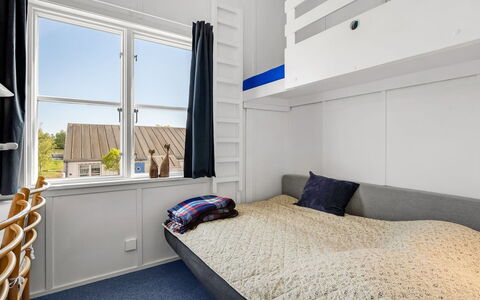 Milo - 5M from the Sea: Litera, Suelo, Piso, Diseño De Interiores, Departamento, Habitación, Cama, Dormitorio, Lecho, Marco De La Cama