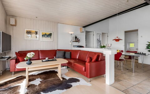 Sarita - 1Km from the Sea: Mueble, Diseño De Interiores, Madera, Techo, Sofá, Piso, Sala, Suelo, Habitación, Encendiendo