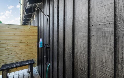 Nette - 300M from the Sea: Mueble, Diseño De Interiores, Piso, Madera, Suelo, Techo, Suelos De Madera, Silla, Mesa, Encendiendo