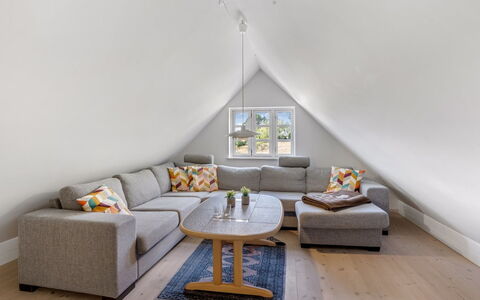 Eva - 1.5Km to the Fjord: Piso, Diseño De Interiores, Mueble, Madera, Suelo, Sofá, Sala, Habitación, Encendiendo, Casa
