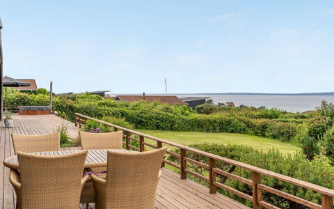Mahilo - 300M from the Sea: Piscina, Mueble Para Exteriores, Mueble, Recurso, Losa, Eco Hotel, Sombra, Silla, Ocio, Inmuebles