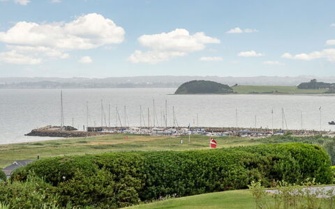 Alyna - 200M from the Sea: Cuerpo De Agua, Pradera, Costeras Y Los Accidentes Geográficos Oceánico, Paisaje, Llanura, Costa, El Terreno Del Lote, Mar, Lago, Oceano