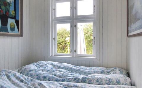 Alina - 200M from the Sea: Habitación, Sábana, Cama, Lecho, Linos, Marco De La Cama, Almohada, Arrojar La Almohada, Colchón, Funda Nordica
