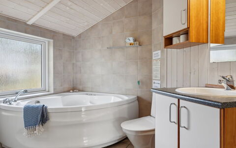 Ros - 350M from the Sea: Hierba, Edificio, Casa, Techo, Casa, Barrio Residencial, Cabaña, El Terreno Del Lote, Área Rural, Césped