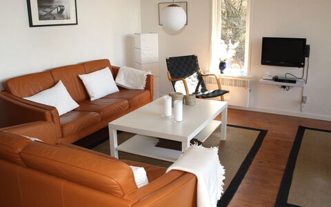 Piia - 800M from the Sea: Mueble, Sofá, Diseño De Interiores, Piso, Suelo, Madera, Sala, Departamento, Casa, Habitación