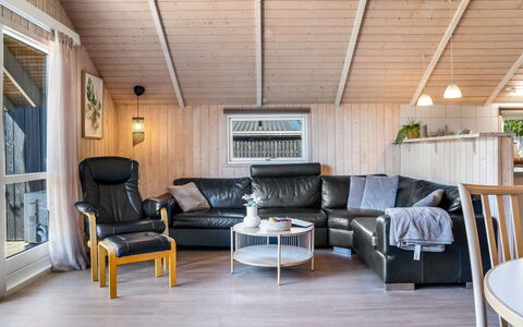 Kalli - 350M to the Fjord: Mueble, Madera, Diseño De Interiores, Techo, Piso, Suelo, Suelos De Madera, Casa, Habitación, Sala