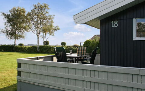 Ilya - 90M to the Fjord: Piscina, Mueble Para Exteriores, Mueble, Recurso, Losa, Eco Hotel, Sombra, Silla, Ocio, Inmuebles