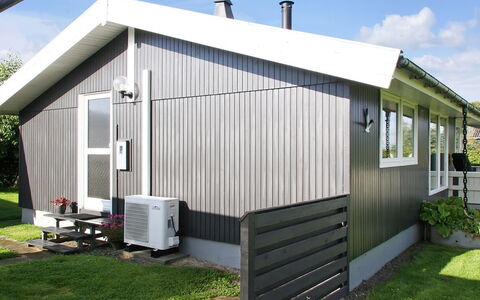 Ilya - 90M to the Fjord: Piscina, Mueble Para Exteriores, Mueble, Recurso, Losa, Eco Hotel, Sombra, Silla, Ocio, Inmuebles