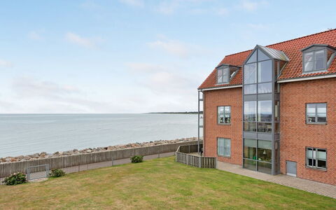 Femme - 15M from the Sea: Piscina, Mueble Para Exteriores, Mueble, Recurso, Losa, Eco Hotel, Sombra, Silla, Ocio, Inmuebles