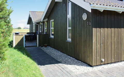 Calina - 300M from the Sea: Madera, Casa, Casa, Techo, Vía Muerta, Cabaña, Puerta, Manchas De Madera, Madera Dura, Edificios Del Jardín