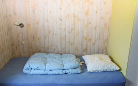 Calina - 300M from the Sea: Pared, Madera, Suelo, Habitación, Cama, Piso, Sábana, Lecho, Linos, Diseño De Interiores
