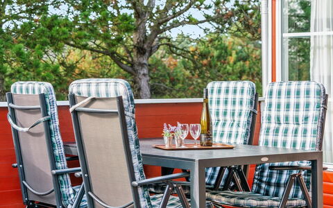 Hilleborg - 100M from the Sea: Mueble, Mueble Para Exteriores, Silla, Mesa, Mesa Al Aire Libre, Patio, Silla Plegable, Jardín, Mesa De Café, Cocina Y Comedor Mesa