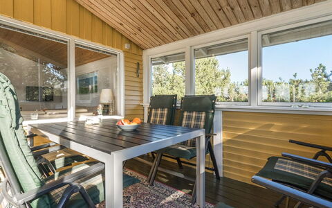Jeldrik - 100M from the Sea: Piscina, Mueble Para Exteriores, Mueble, Recurso, Losa, Eco Hotel, Sombra, Silla, Ocio, Inmuebles