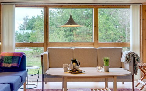 Joosua - 400M from the Sea: Mueble, Piso, Diseño De Interiores, Suelo, Madera, Sala, Mesa, Encendiendo, Casa, Suelos De Madera