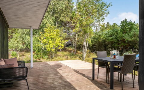 Joosua - 400M from the Sea: Madera, Arbusto, Suelos De Madera, El Terreno Del Lote, Cubierta, Mueble Para Exteriores, Madera Dura, Jardín, Silla