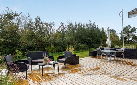 Ika - 600M from the Sea: Mueble, Madera, Suelos De Madera, Mueble Para Exteriores, Silla, Madera Dura, Cubierta, Mesa Al Aire Libre, Sombra, Jardín