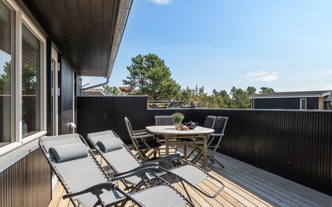 Selle - 100M from the Sea: Piscina, Mueble Para Exteriores, Mueble, Recurso, Losa, Eco Hotel, Sombra, Silla, Ocio, Inmuebles