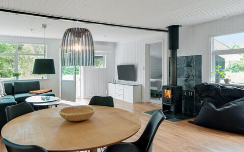 Hilde - 1.7Km from the Sea: Piscina, Mueble Para Exteriores, Mueble, Recurso, Losa, Eco Hotel, Sombra, Silla, Ocio, Inmuebles