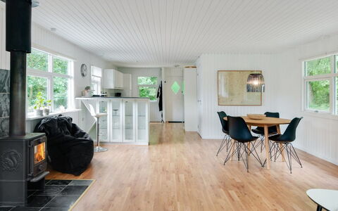 Hilde - 1.7Km from the Sea: Piscina, Mueble Para Exteriores, Mueble, Recurso, Losa, Eco Hotel, Sombra, Silla, Ocio, Inmuebles