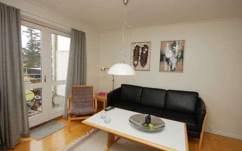 Runhild - 100M from the Sea: Mueble, Diseño De Interiores, Piso, Suelo, Pared, Madera, Sofá, Sala, Suelos De Madera, Habitación