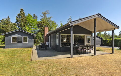 Blek - 300M from the Sea: Mueble, Diseño De Interiores, Departamento, Piso, Suelo, Mesa, Silla, Habitación, Casa, Cocina Y Comedor Mesa