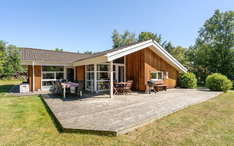 Milda - 1.9Km from the Sea: Piscina, Mueble Para Exteriores, Mueble, Recurso, Losa, Eco Hotel, Sombra, Silla, Ocio, Inmuebles