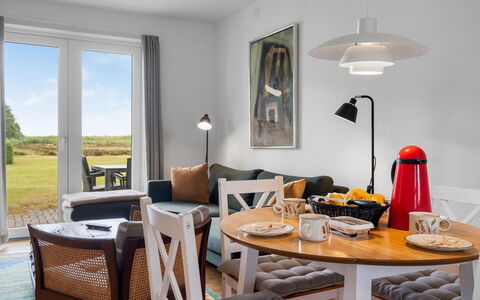 Jyrki - 100M from the Sea: Mueble, Diseño De Interiores, Silla, Mesa, Madera, Cocina Y Comedor Mesa, Piso, Suelo, Encendiendo, Comedor