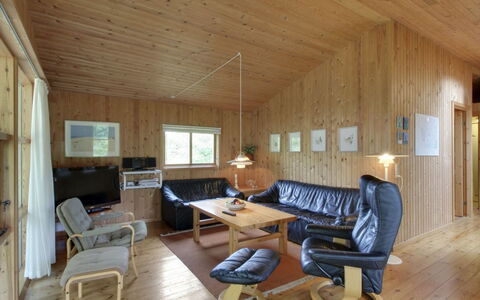 Gerasim - 400M from the Sea: Madera, Techo, Diseño De Interiores, Habitación, Casa, Suelo, Cabaña, Madera Dura, Lámpara, Cuarto De Troncos