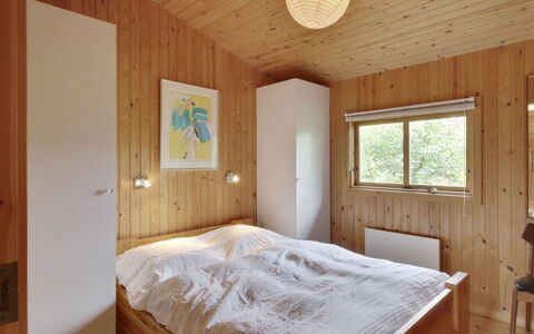 Gerasim - 400M from the Sea: Madera, Diseño De Interiores, Techo, Piso, Suelo, Habitación, Habitación, Cama, Madera Dura, Casa