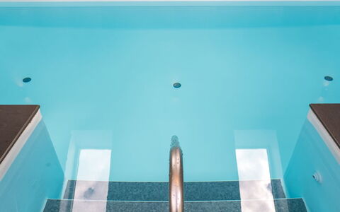 Lilie - 270M from the Sea: Piso, Arreglo De Tubería, Suelo, Material Compuesto, Plomería, Diseño, Piscina, Loseta, Hotel
