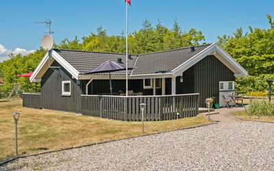 Esaline - 400M from the Sea